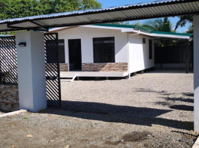 Casa Zafiro 2 bdr beach house AC WIFI BBQ